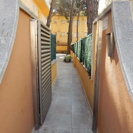 Apartamento En Platja D'aro: A/c, Parking, A 2 Pasos De La Playa, 3 Hab, Terraza. - Es-209-12