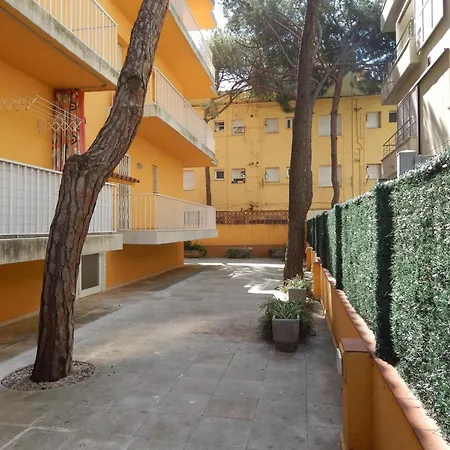 Apartment En Platja D'aro: A/c, Parking, A 2 Pasos De La Playa, 3 Hab, Terraza. - Es-209-12 *