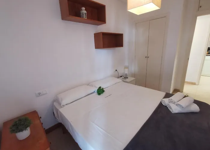 En Platja D'aro: A/c, Parking, A 2 Pasos De La Playa, 3 Hab, Terraza. - Es-209-12